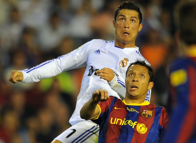 l-action-cle-de-la-finale-ronaldo-survole-adriano-pour-place.jpg